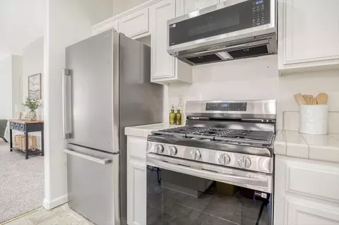 Kitchen - 643 E Springer Dr, Turlock, CA 95382 photo 2 of 5