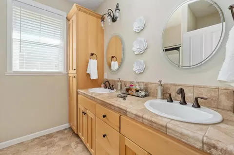 Bath - 136 Cottage Cir, Murphys, CA 95247 photo 1 of 3