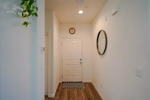 Entry Way - 823 Mora Cir, Soledad, CA 93960 photo 2 of 8