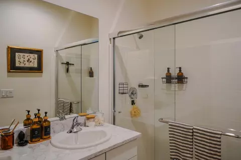Bath - 823 Mora Cir, Soledad, CA 93960 photo 4 of 4