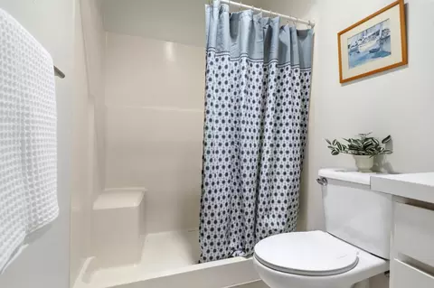 Bath - 101 Shell Dr 111, Watsonville, CA 95076 photo 1 of 2