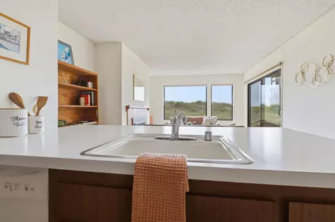 Kitchen - 101 Shell Dr 111, Watsonville, CA 95076 photo 2 of 5