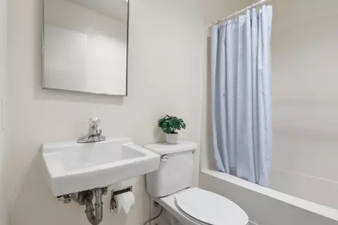Bath - 101 Shell Dr 111, Watsonville, CA 95076 photo 2 of 2