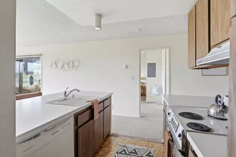 Kitchen - 101 Shell Dr 111, Watsonville, CA 95076 photo 4 of 5