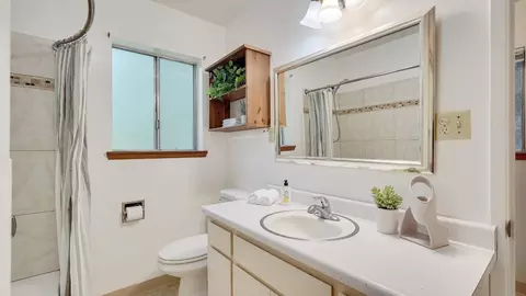 Bath - 14636 W Park Ave, Boulder Creek, CA 95006 photo 1 of 3