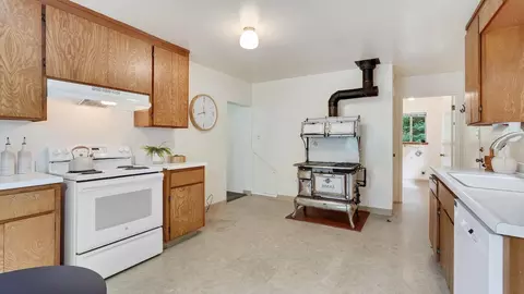Kitchen - 14636 W Park Ave, Boulder Creek, CA 95006 photo 5 of 5
