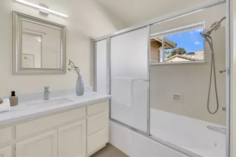 Bath - 4641 Hampton Falls Pl, San Jose, CA 95136 photo 6 of 8