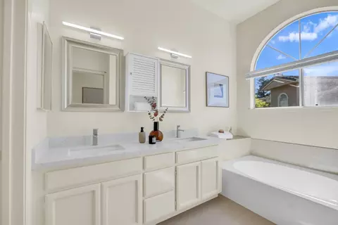 Bath - 4641 Hampton Falls Pl, San Jose, CA 95136 photo 3 of 8
