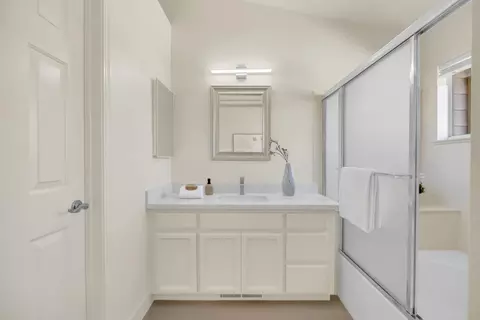 Bath - 4641 Hampton Falls Pl, San Jose, CA 95136 photo 7 of 8