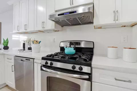 Kitchen - 242 Fairmeadow Way, Milpitas, CA 95035 photo 5 of 7