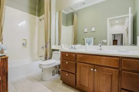 Bath - 2379 Gaines Ln, Tracy, CA 95377 photo 2 of 5