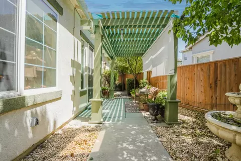 Exterior - 2379 Gaines Ln, Tracy, CA 95377 photo 4 of 7