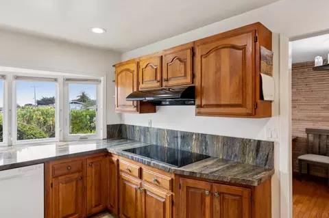 Kitchen - 1976 Luzern St, Seaside, CA 93955 photo 3 of 4