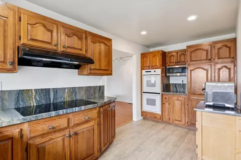 Kitchen - 1976 Luzern St, Seaside, CA 93955 photo 4 of 4