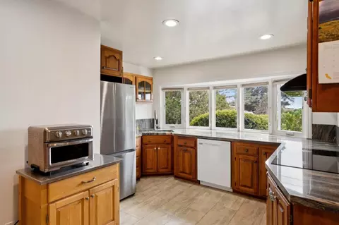 Kitchen - 1976 Luzern St, Seaside, CA 93955 photo 1 of 4