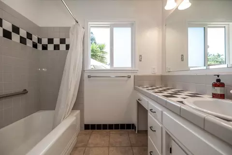 Bath - 420 Pilgrim Dr, Capitola, CA 95010 photo 1 of 4