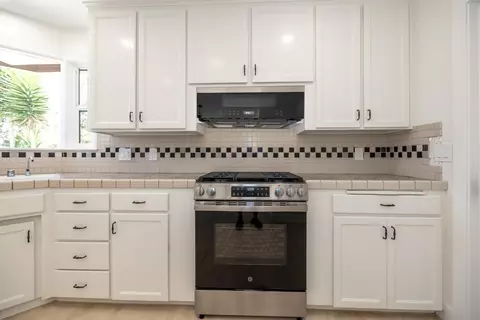 Kitchen - 420 Pilgrim Dr, Capitola, CA 95010 photo 4 of 7