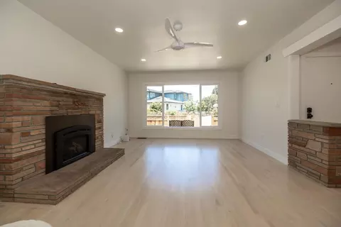 Living - 420 Pilgrim Dr, Capitola, CA 95010 photo 5 of 5