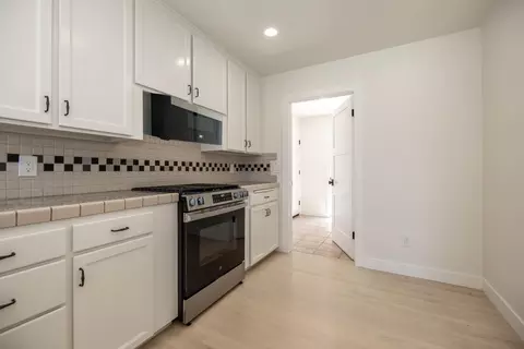 Kitchen - 420 Pilgrim Dr, Capitola, CA 95010 photo 5 of 7