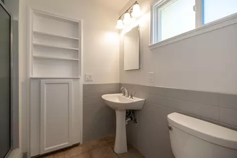 Bath - 420 Pilgrim Dr, Capitola, CA 95010 photo 4 of 4