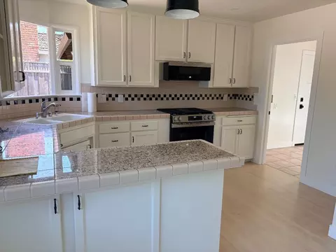 Kitchen - 420 Pilgrim Dr, Capitola, CA 95010 photo 6 of 7