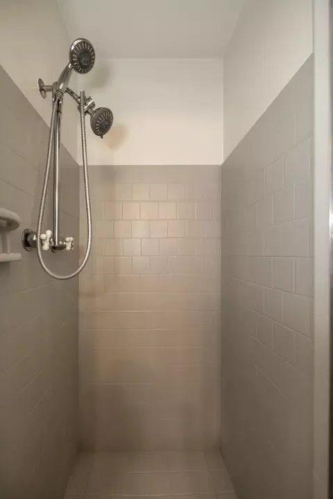 Bath - 420 Pilgrim Dr, Capitola, CA 95010 photo 3 of 4