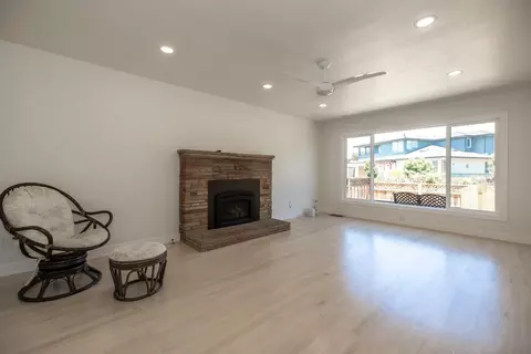 Living - 420 Pilgrim Dr, Capitola, CA 95010 photo 4 of 5