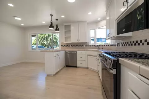 Kitchen - 420 Pilgrim Dr, Capitola, CA 95010 photo 3 of 7