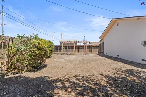 Exterior - 806 Columbia Ave, Salinas, CA 93901 photo 3 of 4