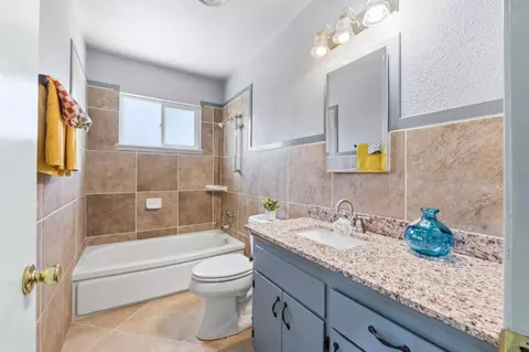 Bath - 806 Columbia Ave, Salinas, CA 93901 photo 1 of 3