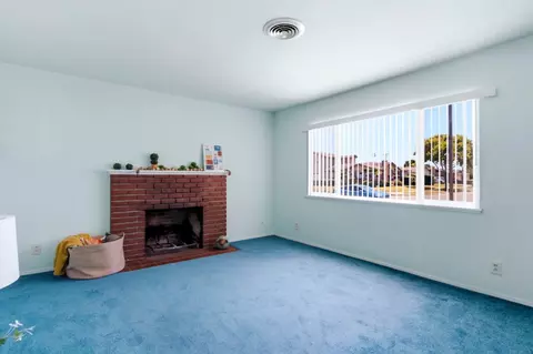 Living - 806 Columbia Ave, Salinas, CA 93901 photo 2 of 5