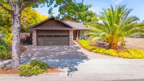 701 Christine Dr, Palo Alto, CA 94303