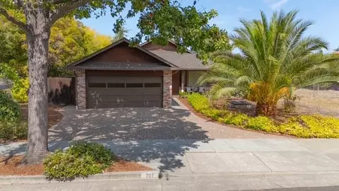 701 Christine Dr, Palo Alto, CA 94303