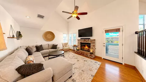 Living - 4073 Saint George Pl, Turlock, CA 95382 photo 4 of 6