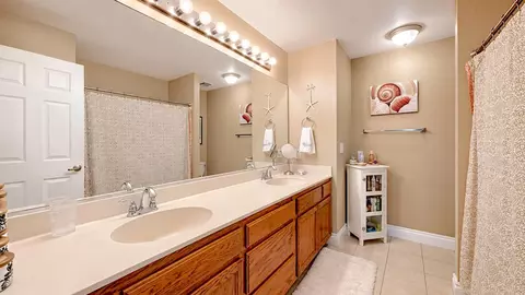 Bath - 4073 Saint George Pl, Turlock, CA 95382 photo 2 of 4