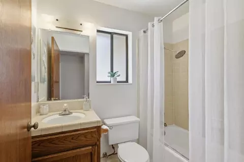 Bath - 4301 Grace St 2, Capitola, CA 95010 photo 3 of 3