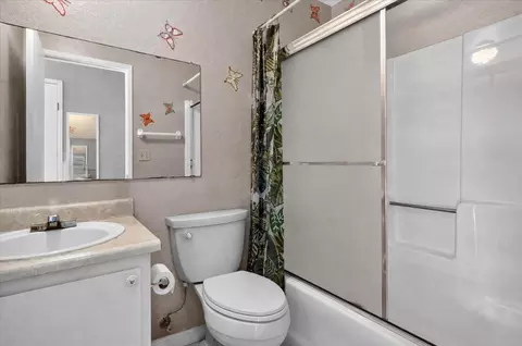 Bath - 324 Barros St, Patterson, CA 95363 photo 2 of 2