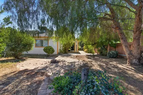 Exterior - 324 Barros St, Patterson, CA 95363 photo 5 of 8
