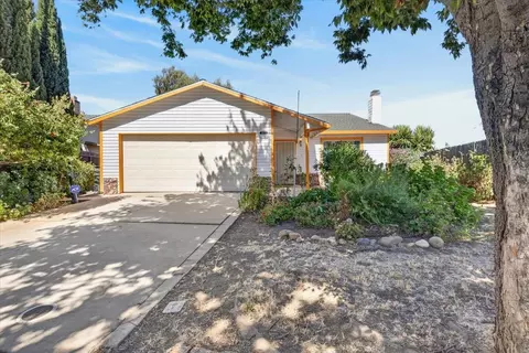 Exterior - 324 Barros St, Patterson, CA 95363 photo 2 of 8