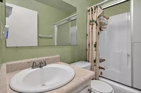 Bath - 324 Barros St, Patterson, CA 95363 photo 1 of 2