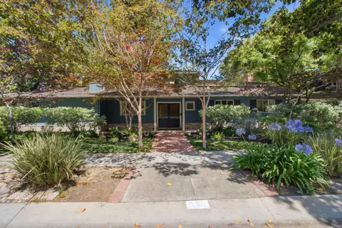 771 Center Dr, Palo Alto, CA 94301