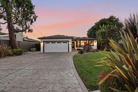 1008 El Toro Dr, Hollister, CA 95023