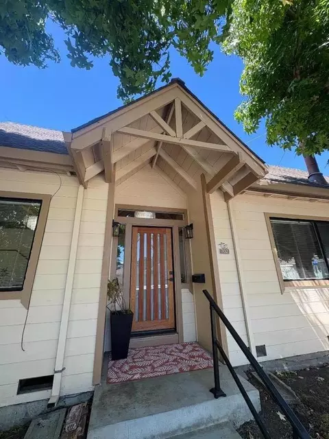 Exterior - 702 Beverly Ave, Capitola, CA 95010 photo 2 of 13
