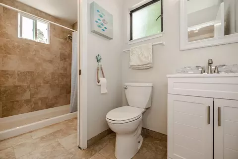 Bath - 702 Beverly Ave, Capitola, CA 95010 photo 2 of 3