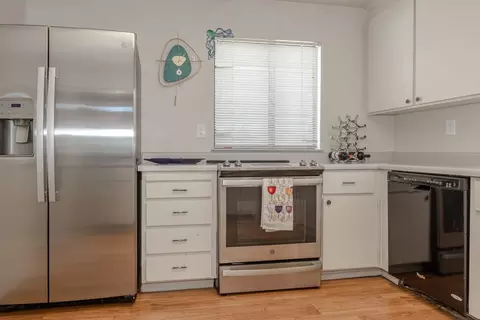 Kitchen - 702 Beverly Ave, Capitola, CA 95010 photo 3 of 7