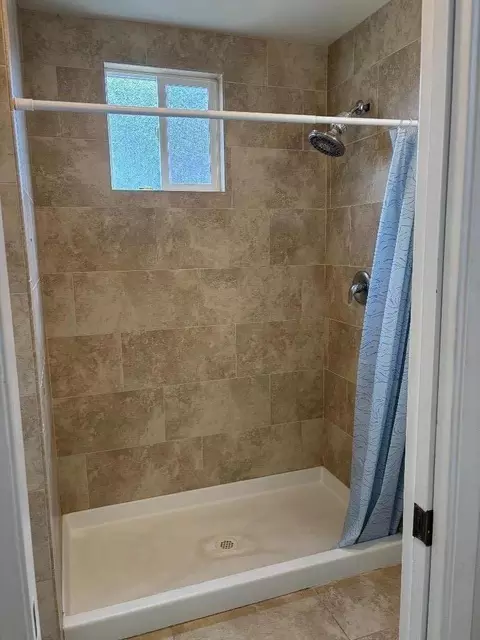 Bath - 702 Beverly Ave, Capitola, CA 95010 photo 1 of 3