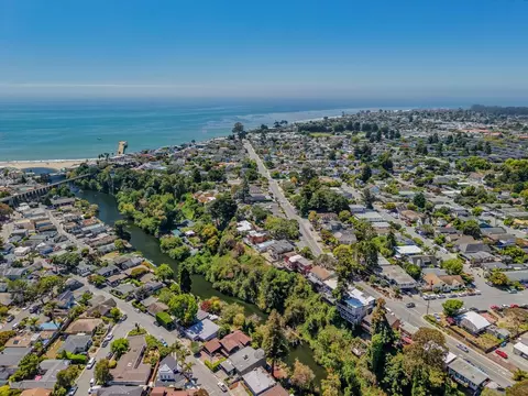 View/Area - 702 Beverly Ave, Capitola, CA 95010 photo 4 of 7