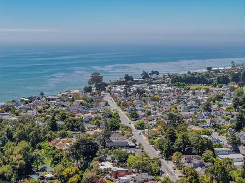 View/Area - 702 Beverly Ave, Capitola, CA 95010 photo 6 of 7