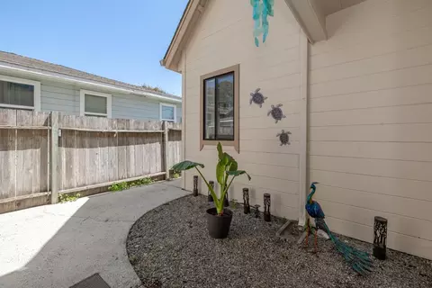 Exterior - 702 Beverly Ave, Capitola, CA 95010 photo 5 of 13
