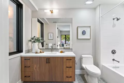 Bath - 221 Hope St, Mountain View, CA 94041 photo 3 of 7